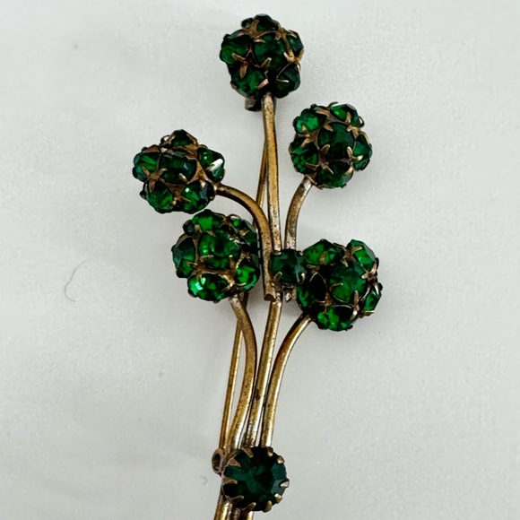 Antique pre-WWII Czech Brooch Sparkly Green Emerald Crystal Brass trombone clasp - Picture 3 of 17